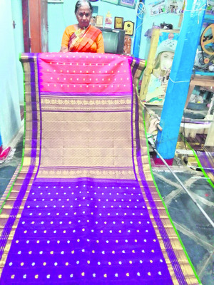 ఒక్కో పోగేసి.. మెచ్చే చీర నేసి 2