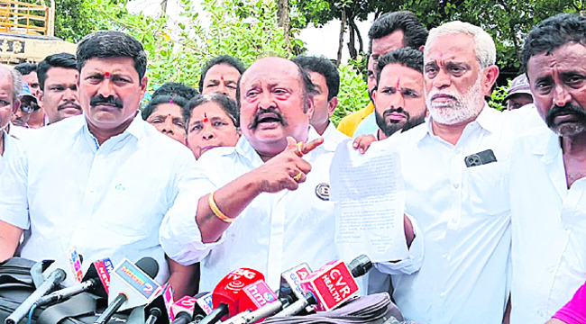 పేదల ఇళ్లు తొలగించొద్దు1