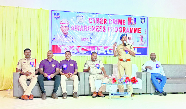 వరదకాలువకు   నీరు విడుదల చేయండి1