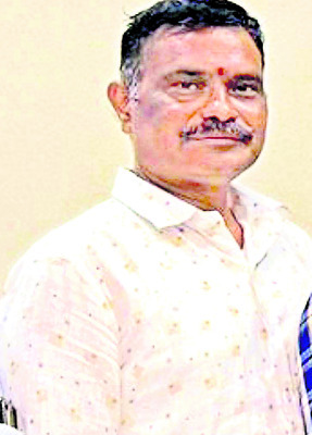 లారీ, కారు ఢీ1