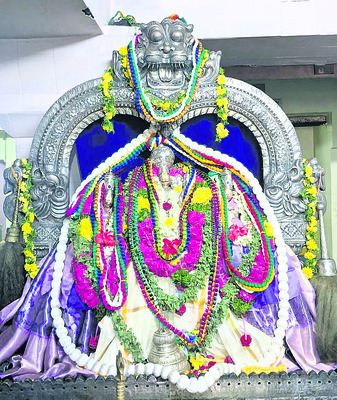 సీతంపేట వద్ద లారీ బోల్తా 2