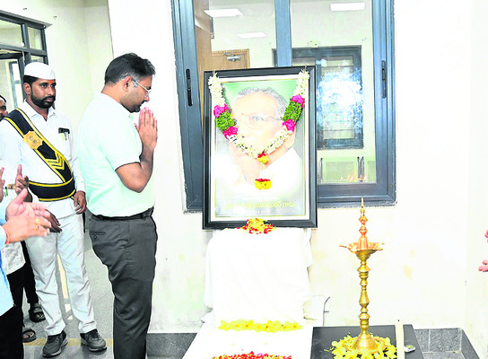 ప్రొఫె‘సార్’కు ఘననివాళి
3