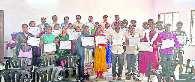 ఢిల్లీ తరలిన కాంగ్రెస్ నేతలు1
