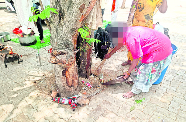వెంకన్న పాదాల చెంత మద్యధార1