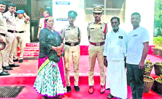 హైదరాబాద్‌కు తరలిన మధ్యాహ్న భోజన కార్మికులు 1