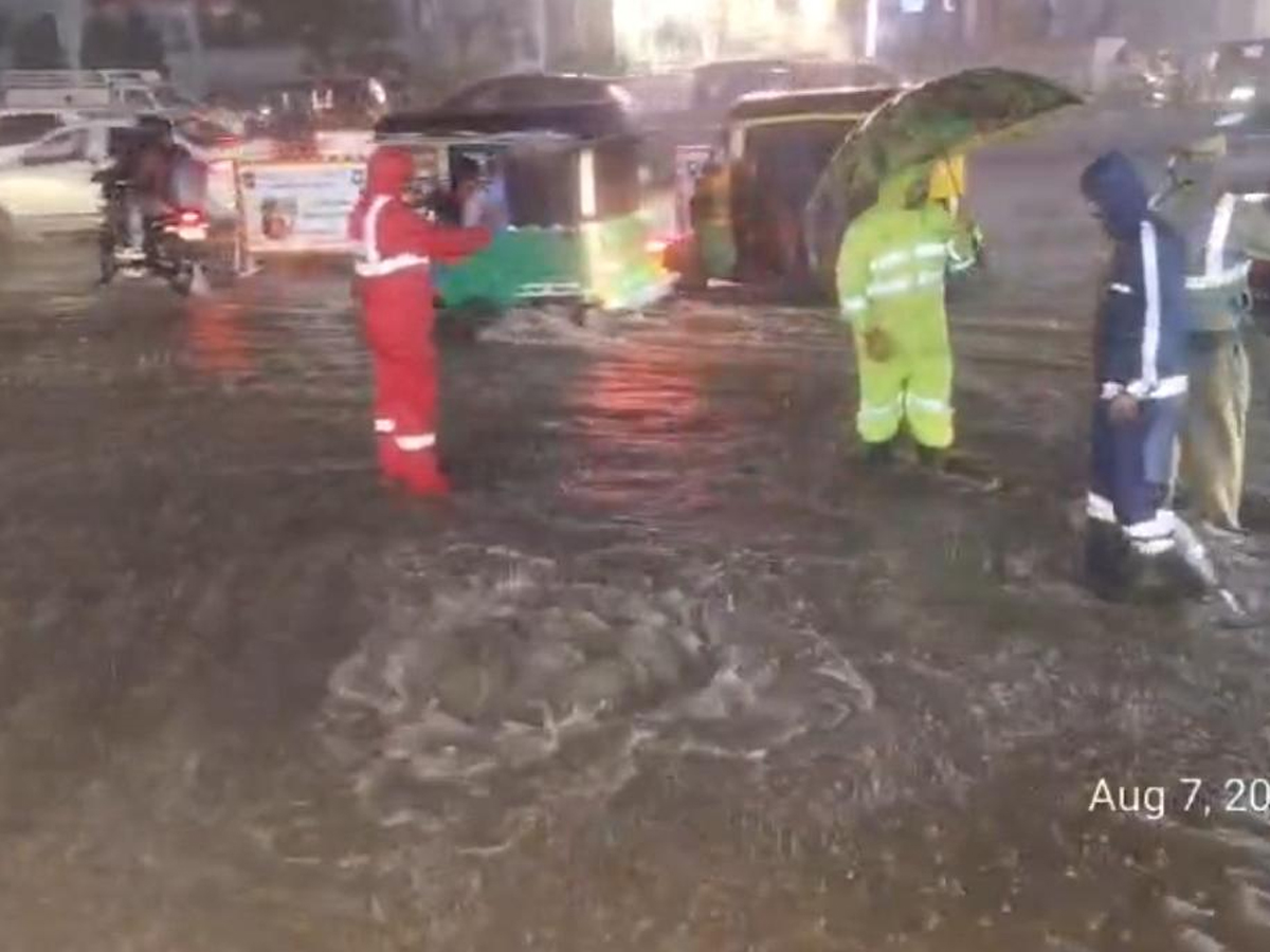 heavy rainfall in hyderabad telangana photos14
