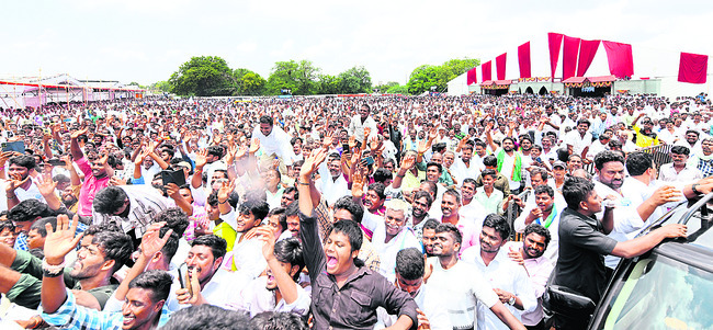 డోన్‌ పట్టణంలో జనసంద్రం1