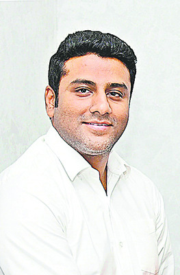 వైఎస్సార్ సీపీ యువజన విభాగ జోన్–2 అధ్యక్షుడిగా కారుమూరి1