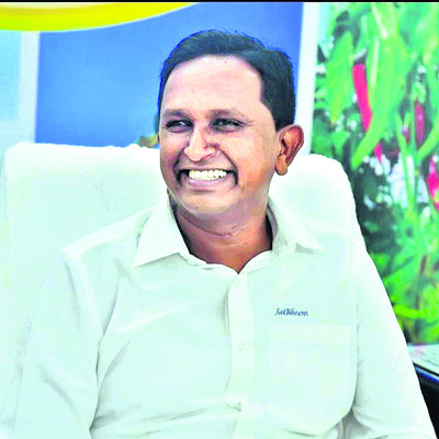 ట్రిప్‌ అవుతోంది
1
