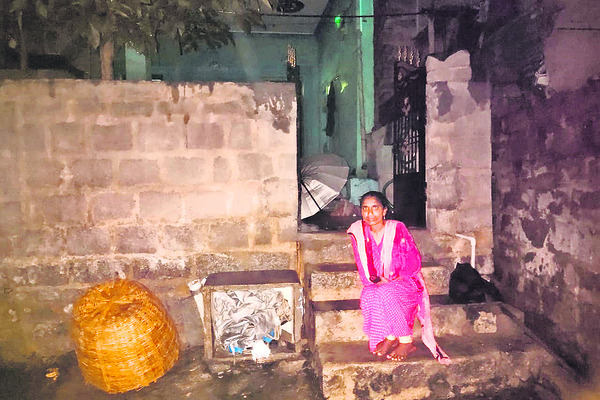 మోసం చేశాడు.. న్యాయం చేయండి2