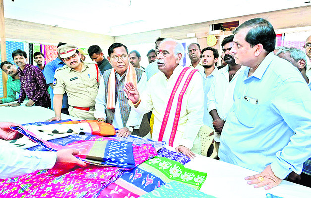 నేతన్నల జీవితాల్లో వెలుగులు నింపాలి1