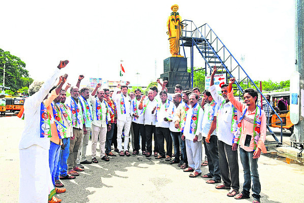 ఆధునికతతో చేనేత పోటీ3