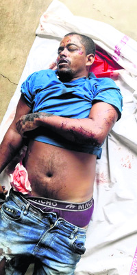 ట్రావెల్‌ బస్సును ఢీకొన్న లారీ 1
