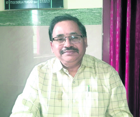 డాక్యుమెంట్‌ రైటర్లదే హవా 1