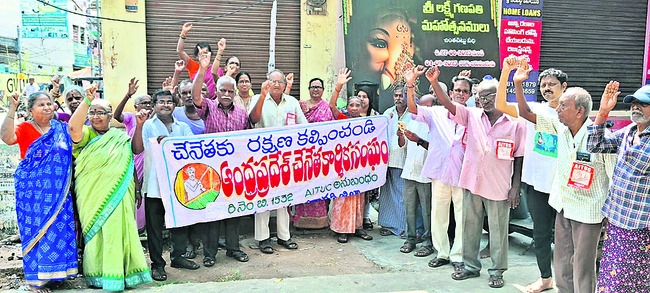 చేనేత రంగాన్ని కాపాడాలి1