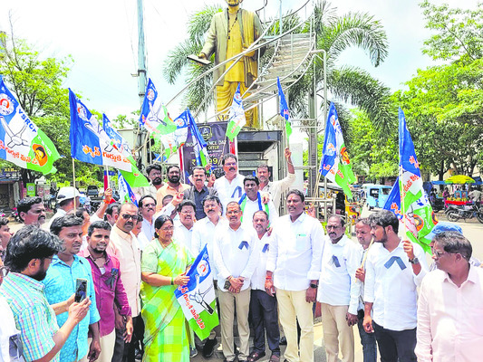 బీసీల ఆత్మగౌరవాన్ని దెబ్బ తీస్తున్న కూటమి1