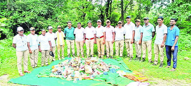 అడవుల్లో చెత్త వేయొద్దు1