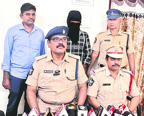 భార్యను హతమార్చిన భర్త అరెస్ట్‌ 1