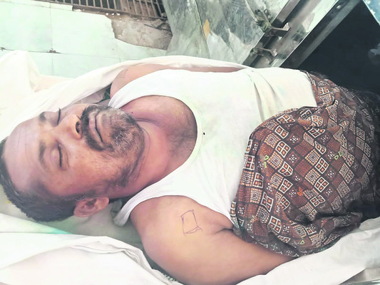 మిద్దైపె నుంచి పడి కార్మికుడికి గాయాలు 1