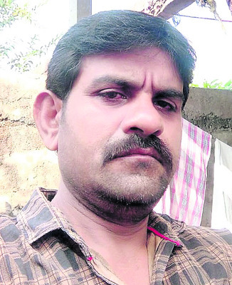 తండ్రి పేరిట పట్టా చేయలేదని ఆత్మహత్య1
