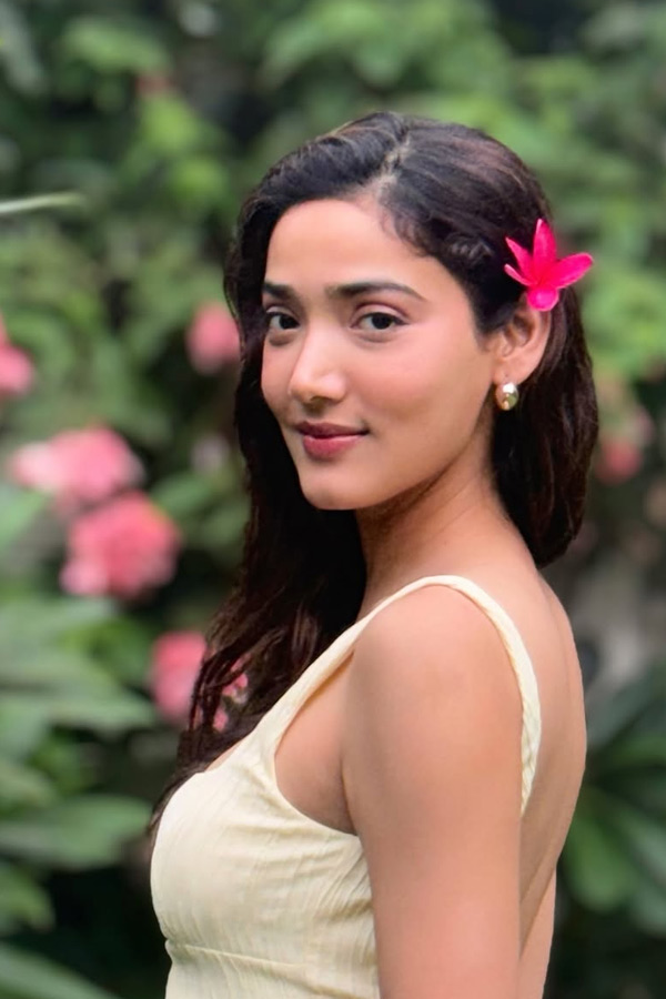 12th Fail Actress Medha Shankr Birthday Celebrations Photos2