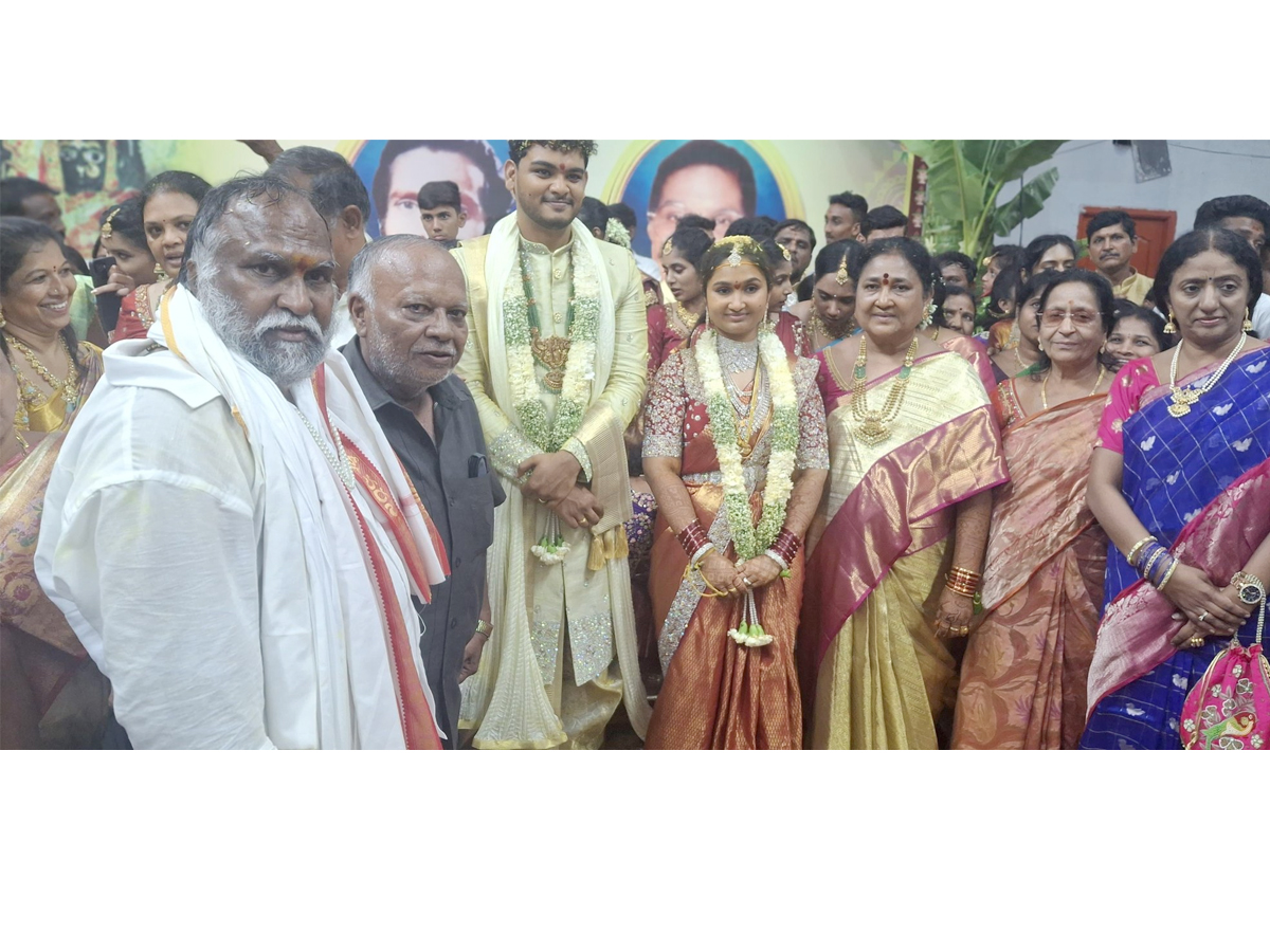 జగ్గారెడ్డి కూతురి పెళ్లిలో ప్రముఖుల సందడి (చిత్రాలు) | Grand MLA Jagga ...