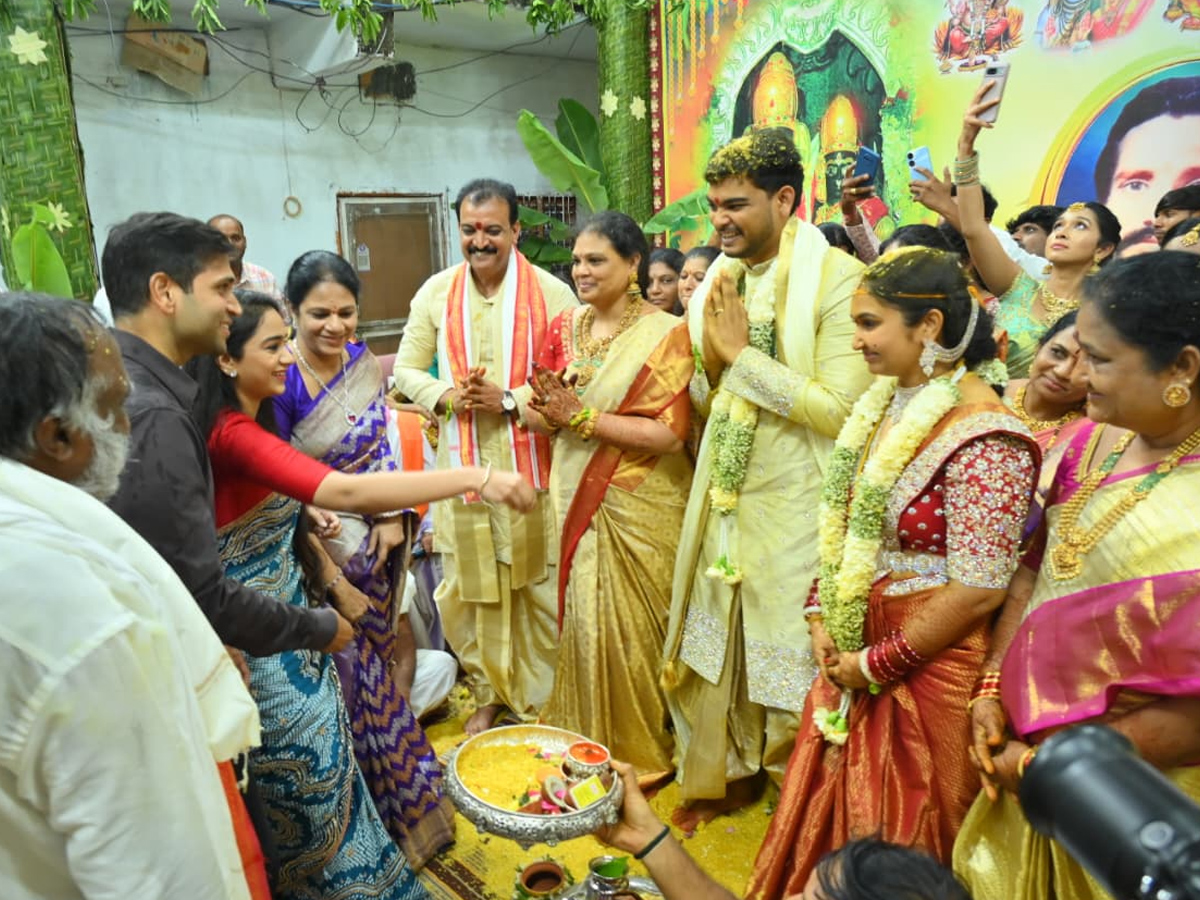 జగ్గారెడ్డి కూతురి పెళ్లిలో ప్రముఖుల సందడి (చిత్రాలు) | Grand MLA Jagga ...