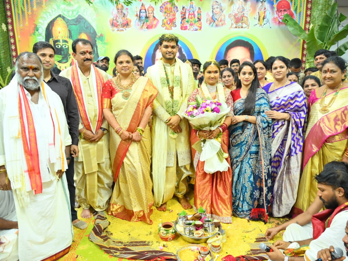 జగ్గారెడ్డి కూతురి పెళ్లిలో ప్రముఖుల సందడి (చిత్రాలు) | Grand MLA Jagga ...