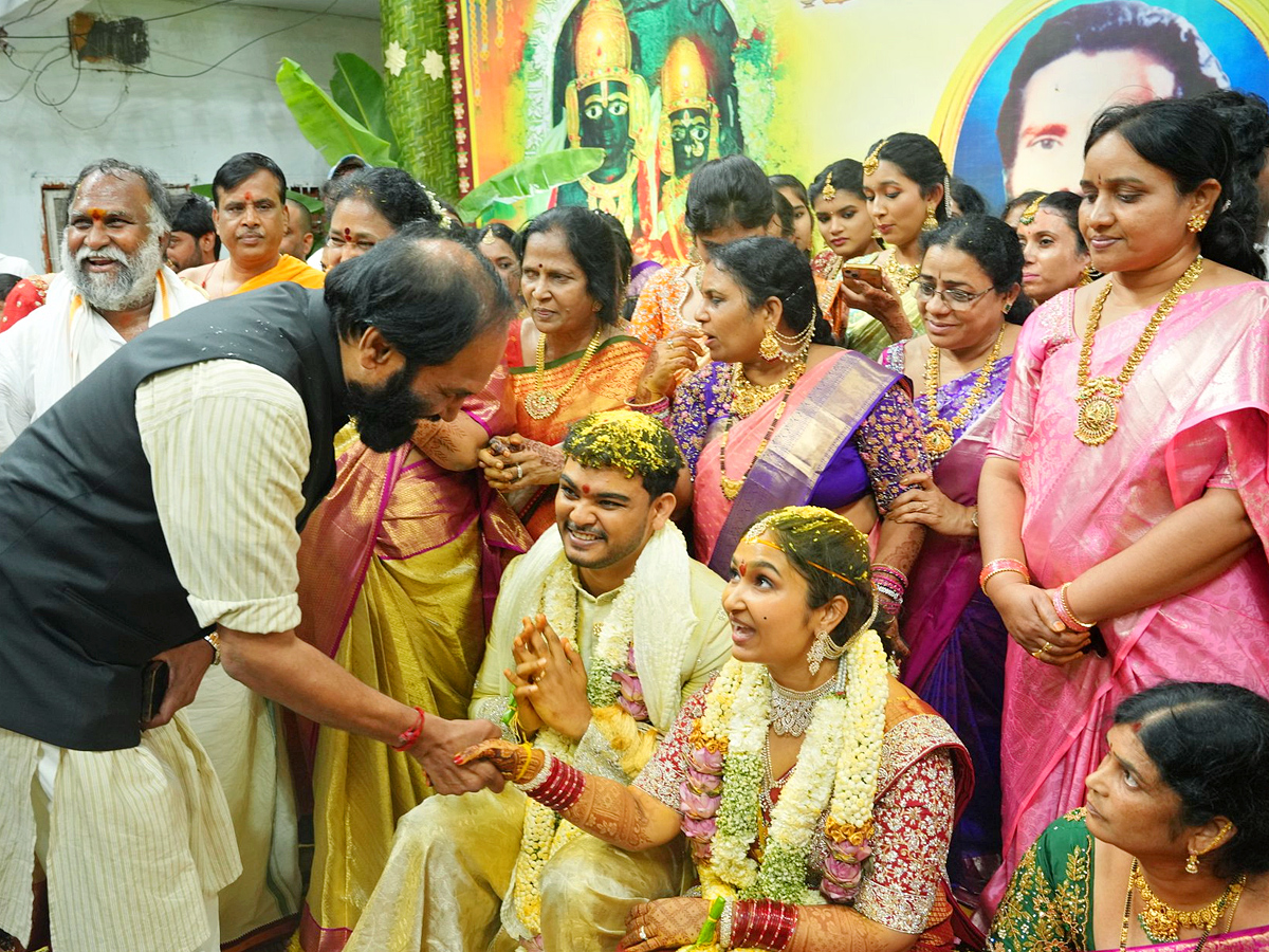 జగ్గారెడ్డి కూతురి పెళ్లిలో ప్రముఖుల సందడి (చిత్రాలు) | Grand MLA Jagga ...
