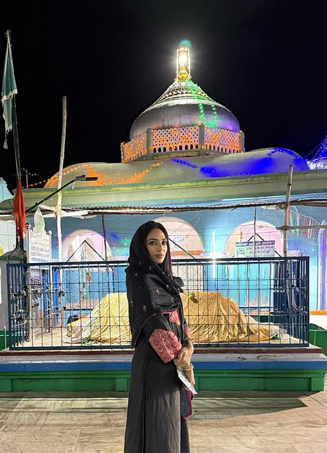 akkineni sobhitad latest trip photos8