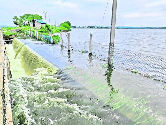రెండు గంటలు ఏకధాటిగా.. 1