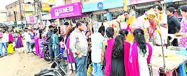 ఘనంగా వరలక్ష్మి వ్రత పూజలు4