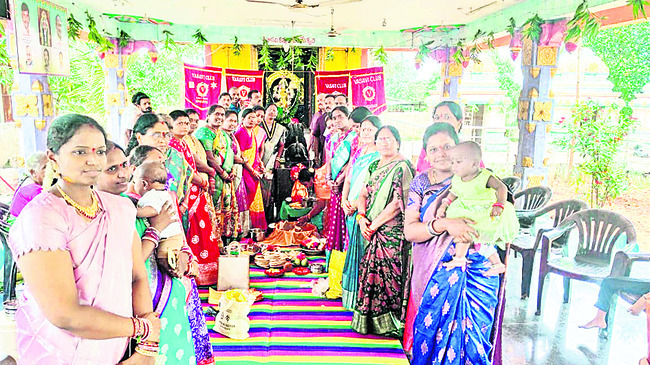 ఘనంగా వరలక్ష్మి వ్రత పూజలు3