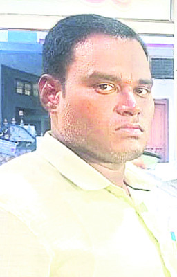 ఇద్దరు అధికారుల సరెండర్‌ 
1