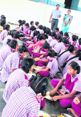 గుజరాత్ నుంచి నల్లగొండకు బ్యాలెట్ బాక్సులు1