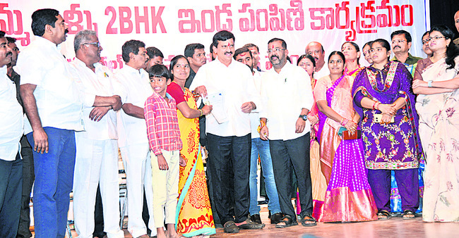సొంతింటి కల నెరవేరుస్తాం1