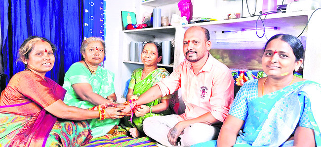 ఘనంగా వరలక్ష్మి వ్రత పూజలు8