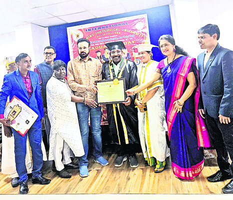 జైన రమేశ్కు డాక్టరేట్
1