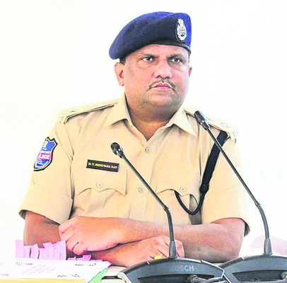 సంతోషంగా  పండుగ జరుపుకోండి 
3