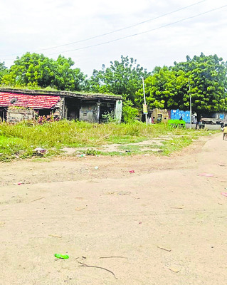 టీడీపీ నేతల కక్ష సాధింపు 1