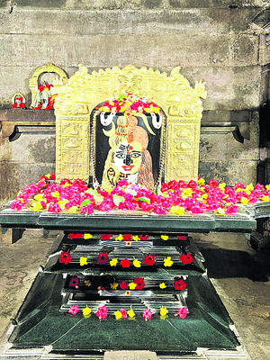 అర్ధనారీశ్వరుడిగా  రామలింగేశ్వరస్వామి
1