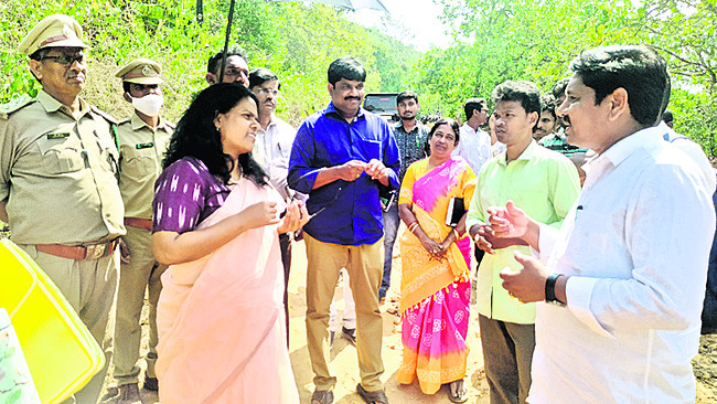 ● కలగా మిగిలిపోతున్న గిరిజనుల ఆశలు ● కలెక్టర్లు కళ్లారా1