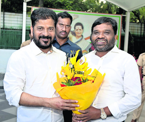 బాధ్యతల స్వీకరణ
1