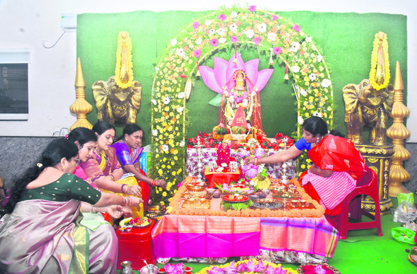 వైభవంగా వరలక్ష్మి వ్రతశోభ1