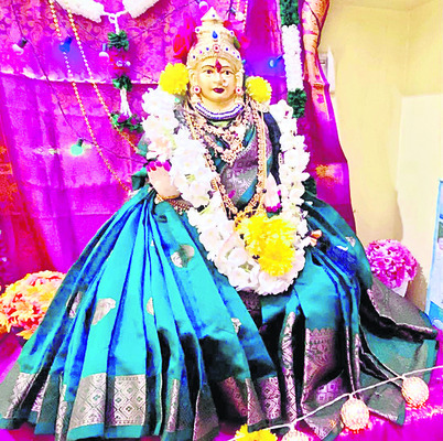●భక్తిశ్రద్ధలతో వరలక్ష్మీ పూజలు 1