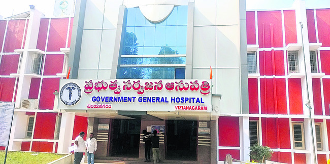 సర్వజన ఆస్పత్రిలో ఫార్మసిస్టుల కొరత..!1