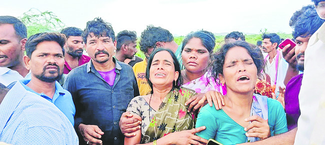 నిరుపేద కుటుంబాల్లో విషాదం 1