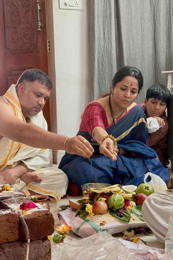 Anchor Anasuya Performs special pooja in home by Family Photos4
