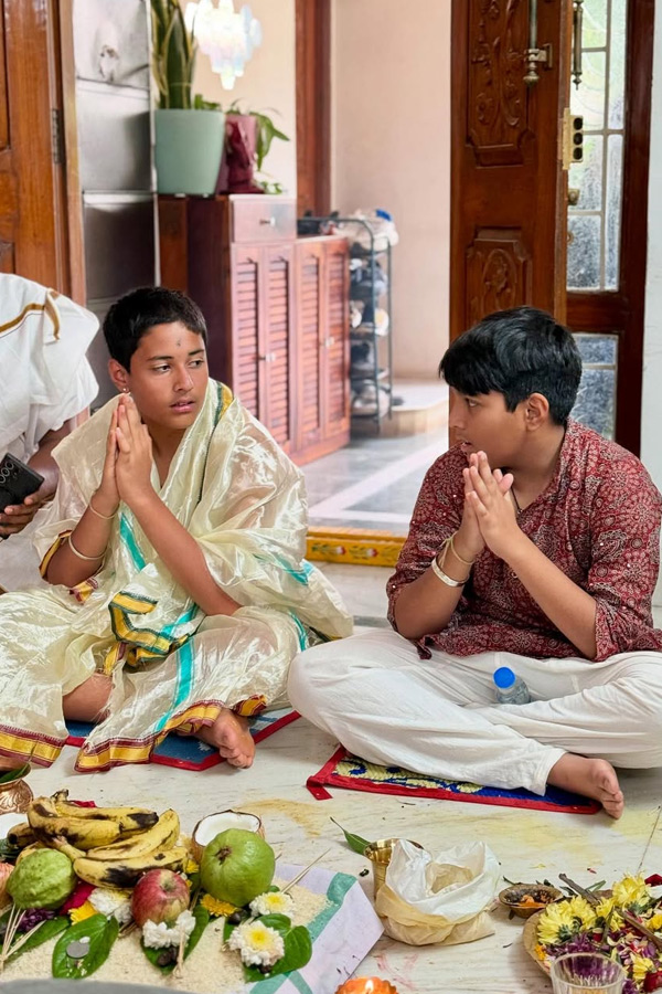 Anchor Anasuya Performs special pooja in home by Family Photos5