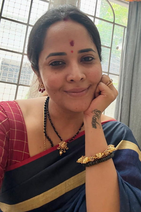 Anchor Anasuya Performs special pooja in home by Family Photos8
